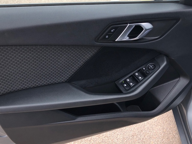 BMW Serie 1 118d color Gris. Año 2024. 110KW(150CV). Diésel. En concesionario Proa Premium Palma de Illes Balears