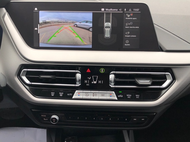 BMW Serie 1 118d color Gris. Año 2024. 110KW(150CV). Diésel. En concesionario Proa Premium Palma de Illes Balears