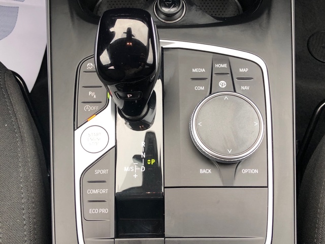 BMW Serie 1 118d color Gris. Año 2024. 110KW(150CV). Diésel. En concesionario Proa Premium Palma de Illes Balears