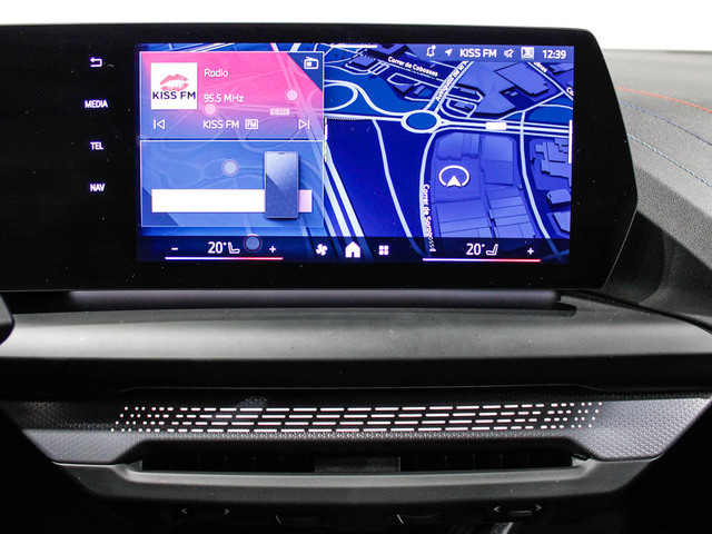 BMW Serie 1 120i color Negro. Año 2025. 125KW(170CV). Gasolina. En concesionario Barcelona Premium -- GRAN VIA de Barcelona