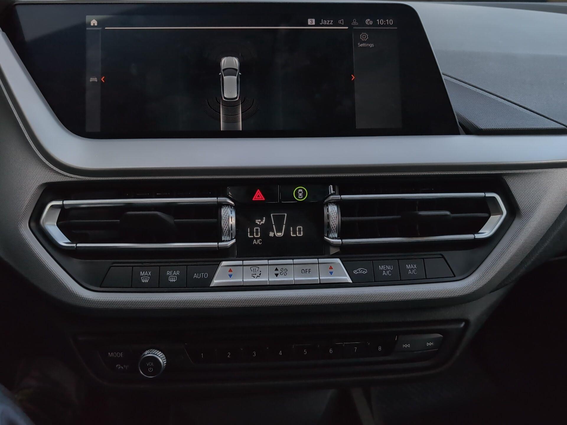 BMW Serie 1 118i color Blanco. Año 2023. 103KW(140CV). Gasolina. En concesionario Automotor Premium Viso - Málaga de Málaga