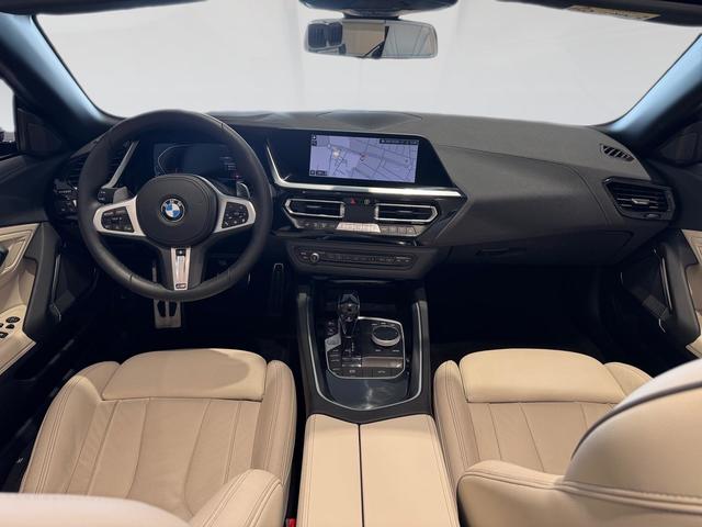 BMW Z4 sDrive20i Cabrio color Azul. Año 2024. 145KW(197CV). Gasolina. En concesionario Automotor Premium Marbella - Málaga de Málaga