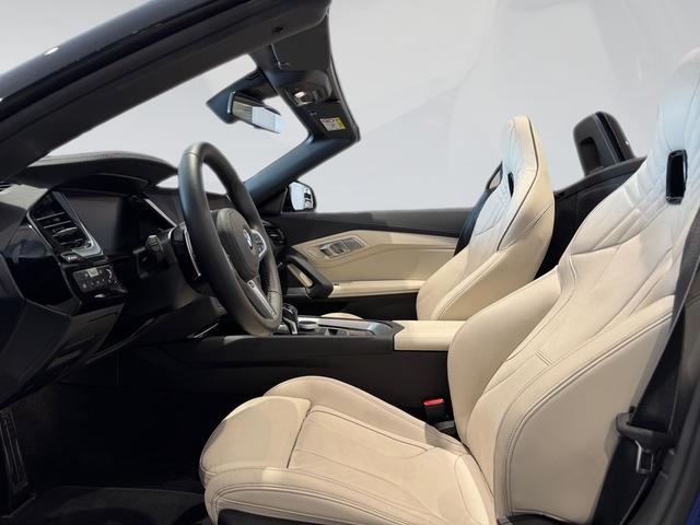 BMW Z4 sDrive20i Cabrio color Azul. Año 2024. 145KW(197CV). Gasolina. En concesionario Automotor Premium Marbella - Málaga de Málaga