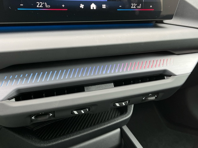 BMW Serie 2 220d Gran Coupe color Azul. Año 2025. 120KW(163CV). Diésel. En concesionario Celtamotor Vigo de Pontevedra