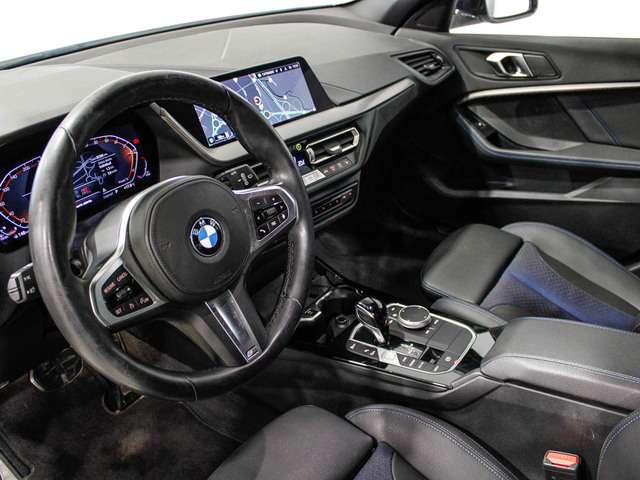 BMW Serie 1 118d color Blanco. Año 2023. 110KW(150CV). Diésel. En concesionario Barcelona Premium -- GRAN VIA de Barcelona