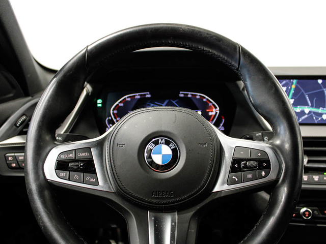 BMW Serie 1 118d color Blanco. Año 2023. 110KW(150CV). Diésel. En concesionario Barcelona Premium -- GRAN VIA de Barcelona