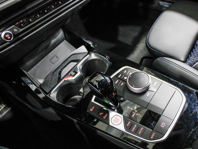 BMW Serie 1 118d color Blanco. Año 2023. 110KW(150CV). Diésel. En concesionario Barcelona Premium -- GRAN VIA de Barcelona