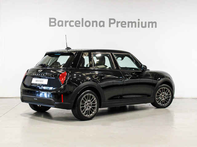 fotoG 3 del MINI MINI 5 Puertas Cooper C 115 kW (156 CV) 156cv Gasolina del 2025 en Barcelona