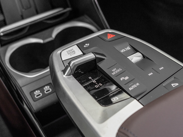 BMW X1 sDrive20i color Blanco. Año 2025. 125KW(170CV). Gasolina. En concesionario Caetano Cuzco, Salvatierra de Madrid