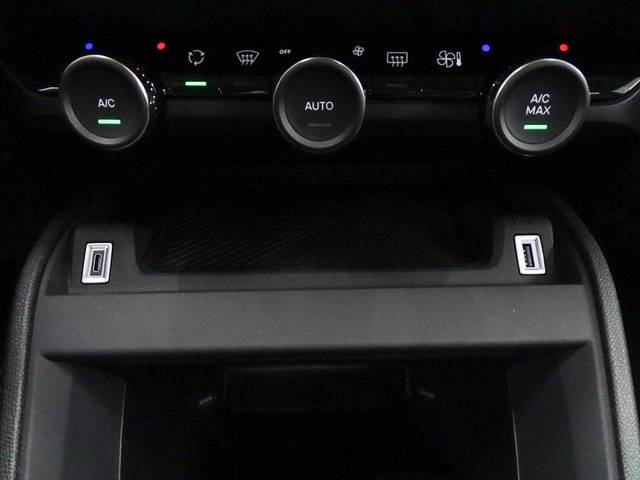 Foto 15 Citroen ë-C4 X eléctrico 54kWh Shine 115 kW (156 CV)
