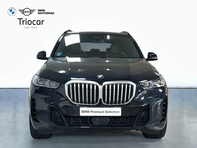 BMW X5 xDrive30d color Negro. Año 2023. 219KW(298CV). Diésel. En concesionario Triocar Gijón (Bmw y Mini) de Asturias
