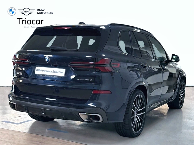 BMW X5 xDrive30d color Negro. Año 2023. 219KW(298CV). Diésel. En concesionario Triocar Gijón (Bmw y Mini) de Asturias