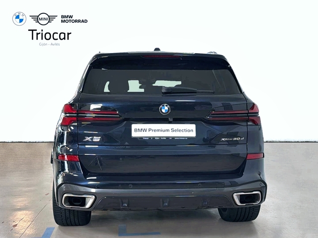 BMW X5 xDrive30d color Negro. Año 2023. 219KW(298CV). Diésel. En concesionario Triocar Gijón (Bmw y Mini) de Asturias