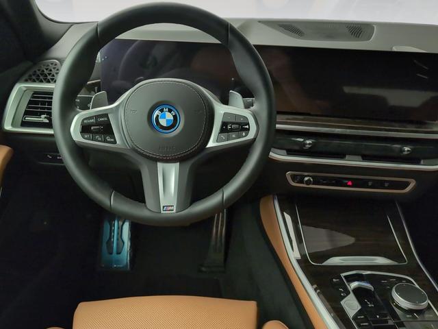 BMW X5 xDrive50e color Negro. Año 2024. 360KW(489CV). Híbrido Electro/Gasolina. En concesionario Automotor Premium Viso - Málaga de Málaga