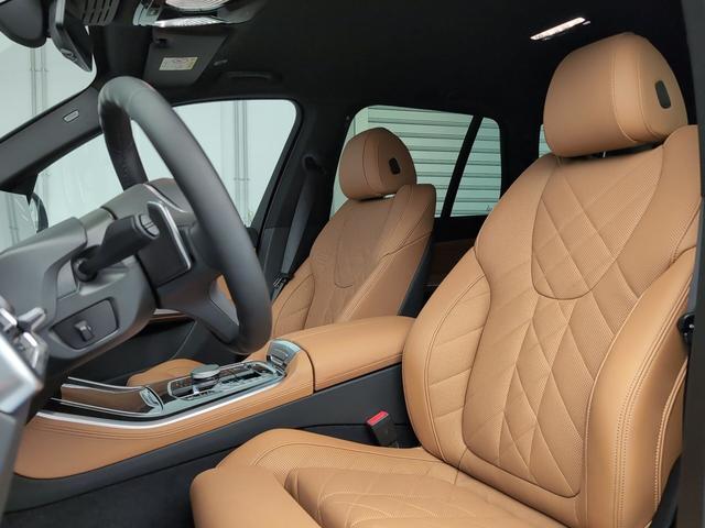 BMW X5 xDrive50e color Negro. Año 2024. 360KW(489CV). Híbrido Electro/Gasolina. En concesionario Automotor Premium Viso - Málaga de Málaga
