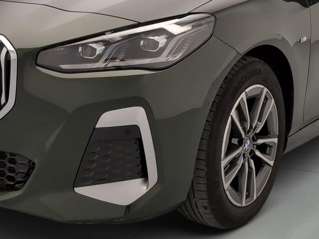 BMW Serie 2 218i Active Tourer color Verde. Año 2022. 100KW(136CV). Gasolina. En concesionario Automotor Premium Velázquez - Málaga de Málaga