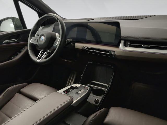 BMW Serie 2 218i Active Tourer color Verde. Año 2022. 100KW(136CV). Gasolina. En concesionario Automotor Premium Velázquez - Málaga de Málaga