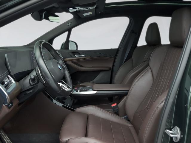 BMW Serie 2 218i Active Tourer color Verde. Año 2022. 100KW(136CV). Gasolina. En concesionario Automotor Premium Velázquez - Málaga de Málaga
