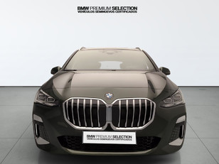 Fotos de BMW Serie 2 218i Active Tourer color Verde. Año 2022. 100KW(136CV). Gasolina. En concesionario Automotor Premium Velázquez - Málaga de Málaga
