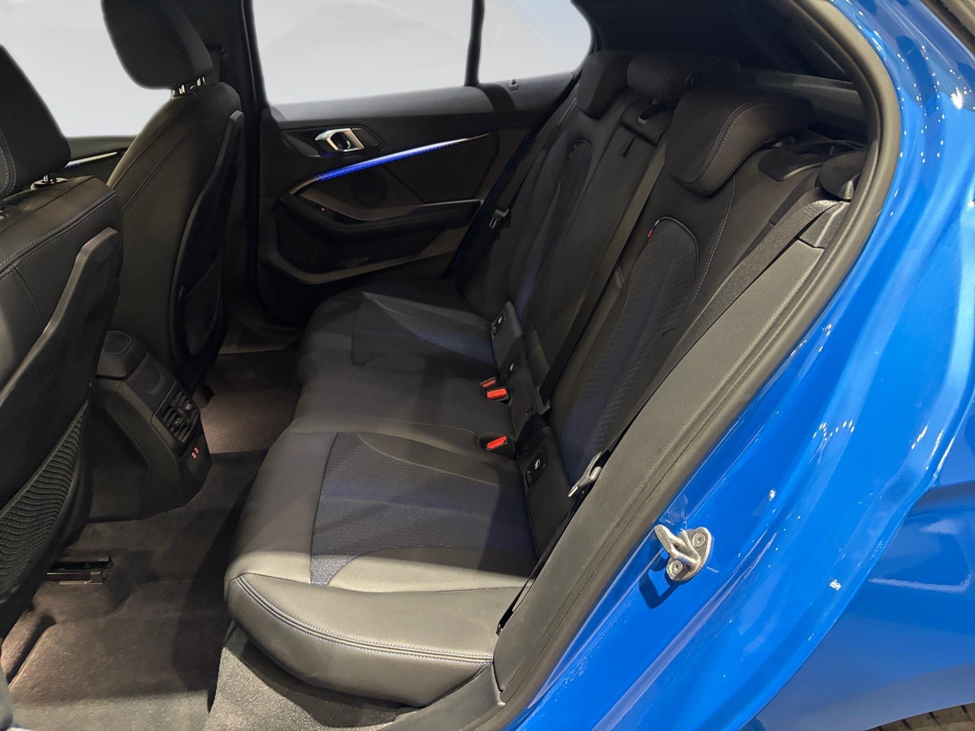 BMW Serie 1 118d color Azul. Año 2021. 110KW(150CV). Diésel. En concesionario Automotor Costa, S.L.U. de Almería