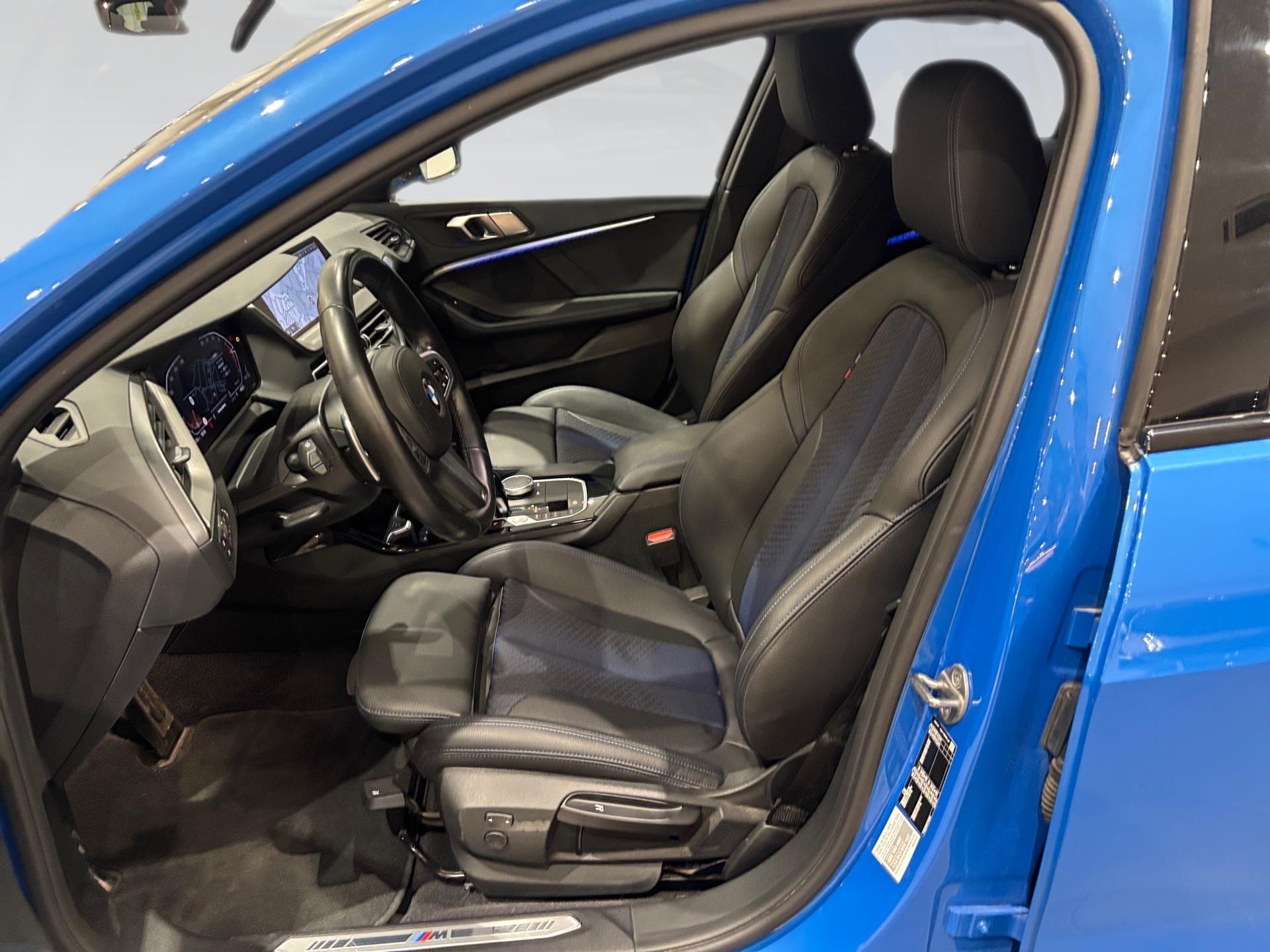 BMW Serie 1 118d color Azul. Año 2021. 110KW(150CV). Diésel. En concesionario Automotor Costa, S.L.U. de Almería