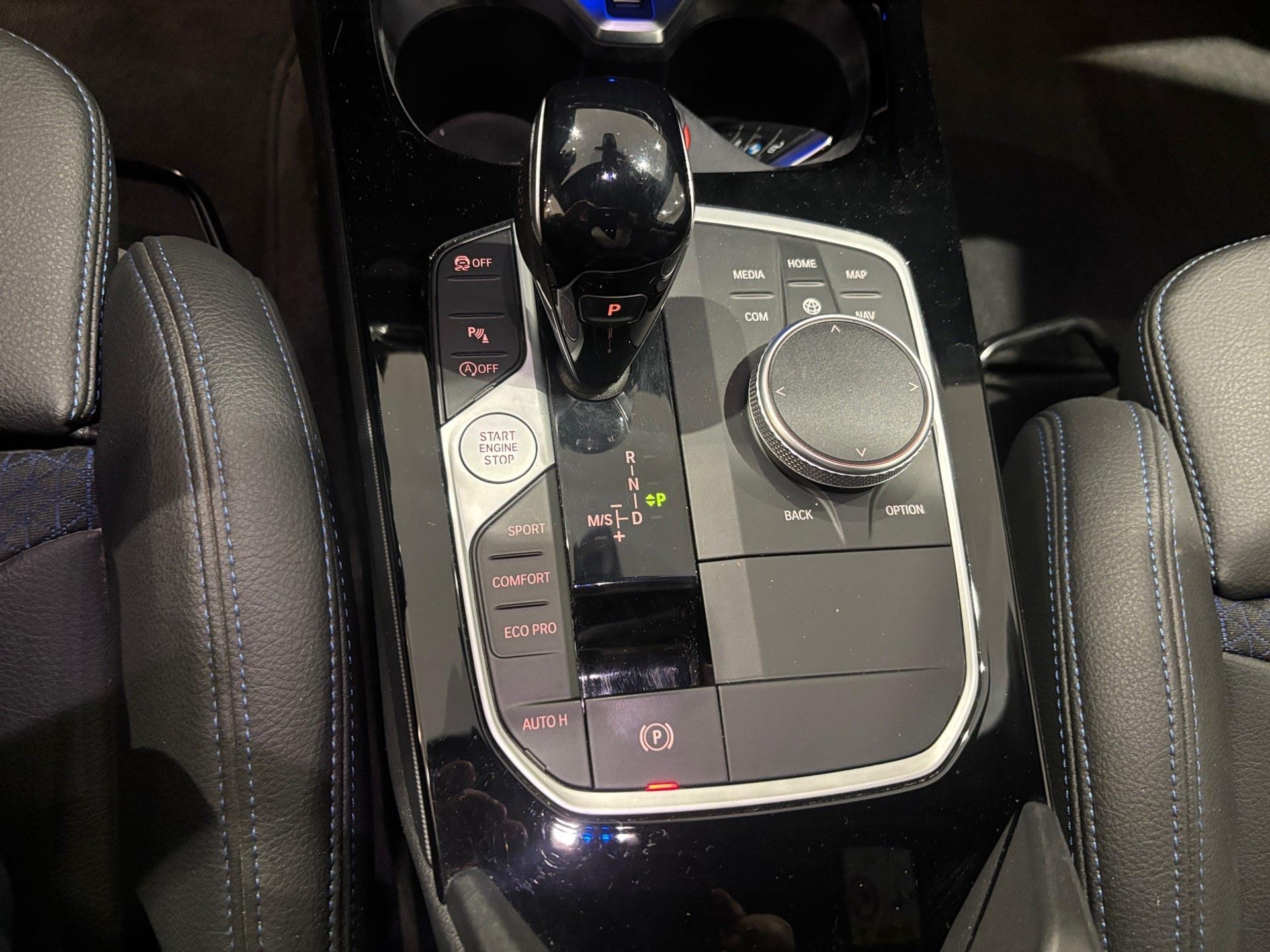 BMW Serie 1 118d color Azul. Año 2021. 110KW(150CV). Diésel. En concesionario Automotor Costa, S.L.U. de Almería