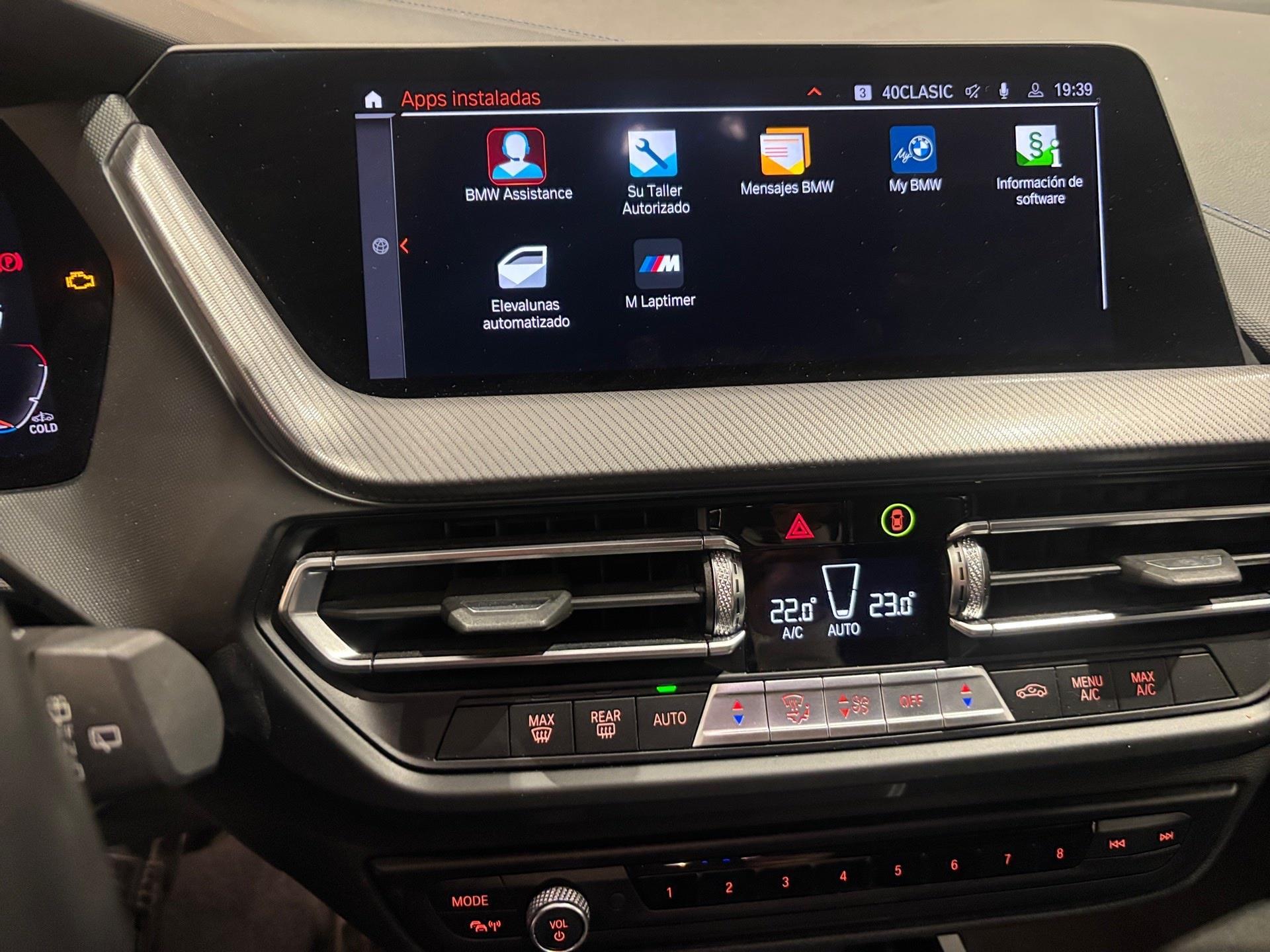 BMW Serie 1 118d color Azul. Año 2021. 110KW(150CV). Diésel. En concesionario Automotor Costa, S.L.U. de Almería