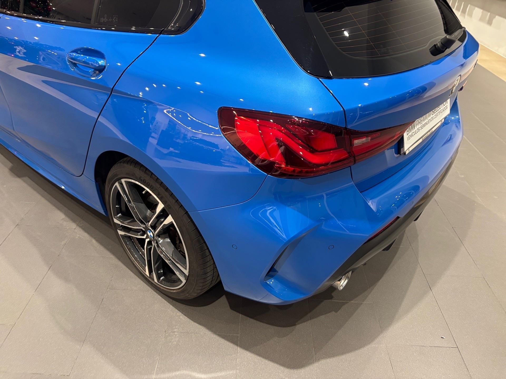 BMW Serie 1 118d color Azul. Año 2021. 110KW(150CV). Diésel. En concesionario Automotor Costa, S.L.U. de Almería