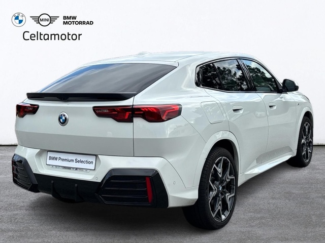 BMW X2 sDrive18d color Blanco. Año 2025. 110KW(150CV). Diésel. En concesionario Celtamotor Caldas Reis de Pontevedra