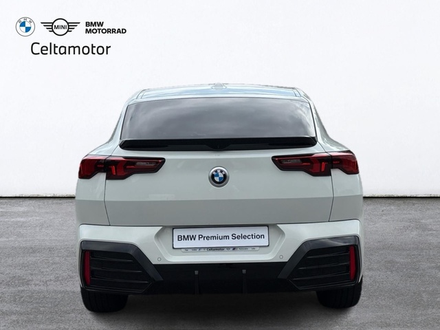 BMW X2 sDrive18d color Blanco. Año 2025. 110KW(150CV). Diésel. En concesionario Celtamotor Caldas Reis de Pontevedra