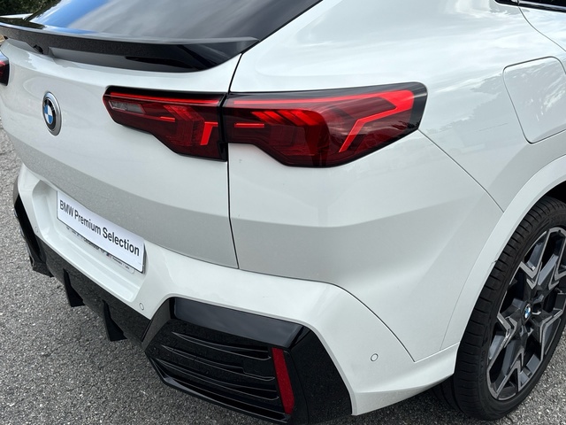BMW X2 sDrive18d color Blanco. Año 2025. 110KW(150CV). Diésel. En concesionario Celtamotor Caldas Reis de Pontevedra