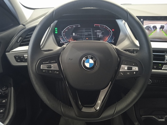 BMW Serie 1 118d color Gris. Año 2024. 110KW(150CV). Diésel. En concesionario ALBAMOCION CIUDAD REAL  de Ciudad Real