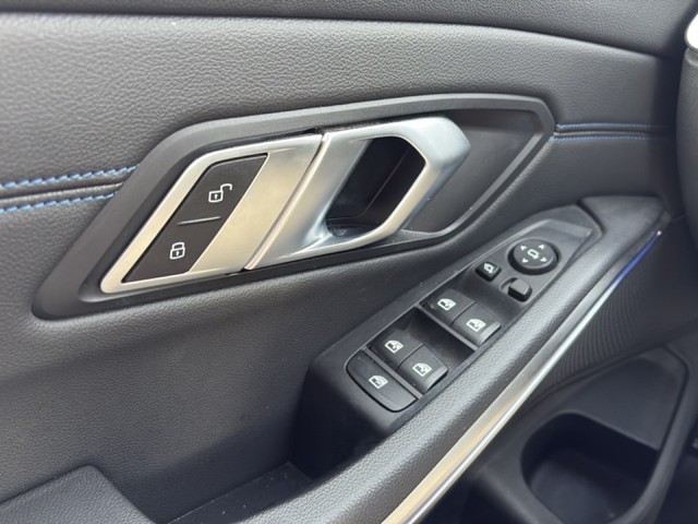 BMW Serie 3 318d color Azul. Año 2022. 110KW(150CV). Diésel. En concesionario BMW Avilcar Ávila de Ávila