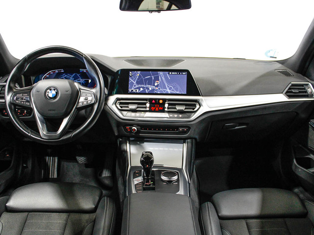 BMW Serie 3 320d color Gris. Año 2022. 140KW(190CV). Diésel. En concesionario Barcelona Premium -- GRAN VIA de Barcelona