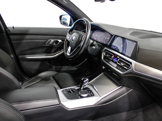 BMW Serie 3 320d color Gris. Año 2022. 140KW(190CV). Diésel. En concesionario Barcelona Premium -- GRAN VIA de Barcelona