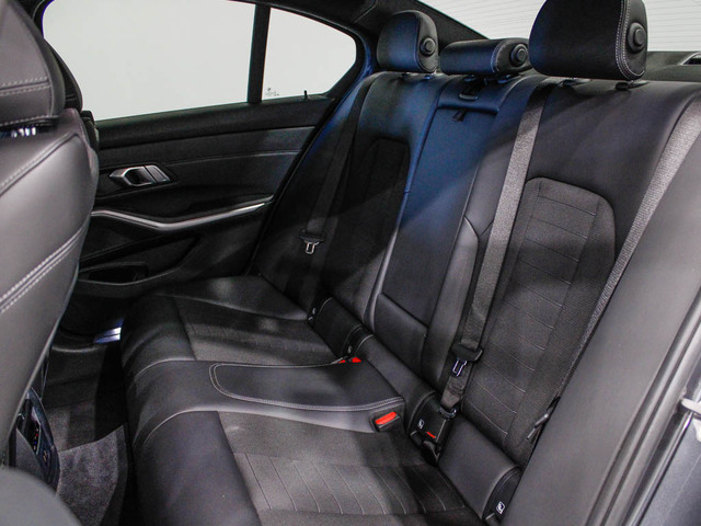 BMW Serie 3 320d color Gris. Año 2022. 140KW(190CV). Diésel. En concesionario Barcelona Premium -- GRAN VIA de Barcelona