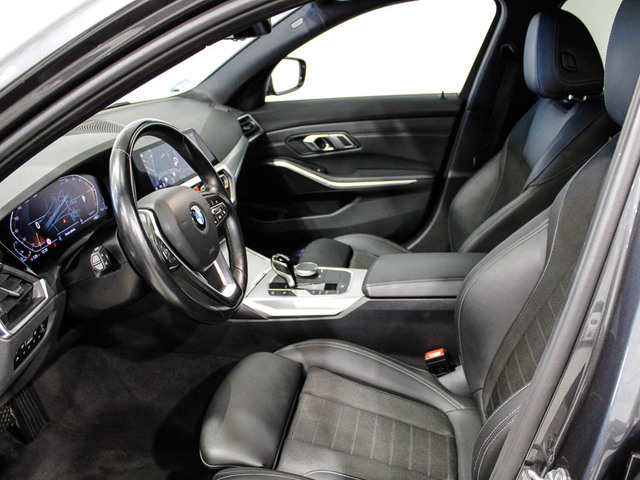 BMW Serie 3 320d color Gris. Año 2022. 140KW(190CV). Diésel. En concesionario Barcelona Premium -- GRAN VIA de Barcelona