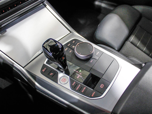 BMW Serie 3 320d color Gris. Año 2022. 140KW(190CV). Diésel. En concesionario Barcelona Premium -- GRAN VIA de Barcelona