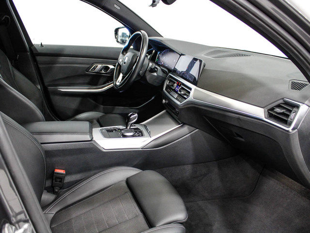 BMW Serie 3 320d color Gris. Año 2022. 140KW(190CV). Diésel. En concesionario Barcelona Premium -- GRAN VIA de Barcelona