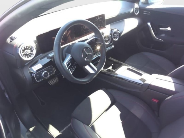 Foto 4 Mercedes-Benz CLA 200 120 kW (163 CV)