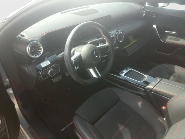 Foto 4 Mercedes-Benz CLA 200 120 kW (163 CV)