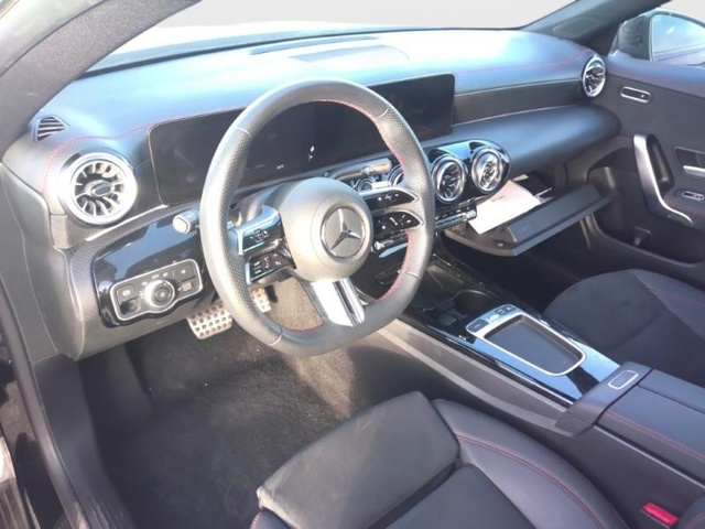Foto 4 Mercedes-Benz CLA 200 120 kW (163 CV)