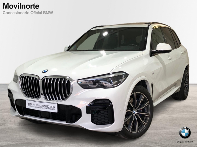 BMW X5 xDrive40i color Blanco. Año 2022. 250KW(340CV). Gasolina. En concesionario Movilnorte El Plantio de Madrid