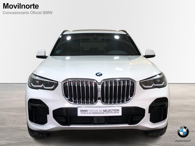 BMW X5 xDrive40i color Blanco. Año 2022. 250KW(340CV). Gasolina. En concesionario Movilnorte El Plantio de Madrid