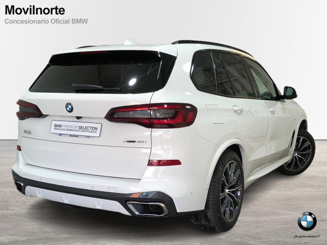 BMW X5 xDrive40i color Blanco. Año 2022. 250KW(340CV). Gasolina. En concesionario Movilnorte El Plantio de Madrid