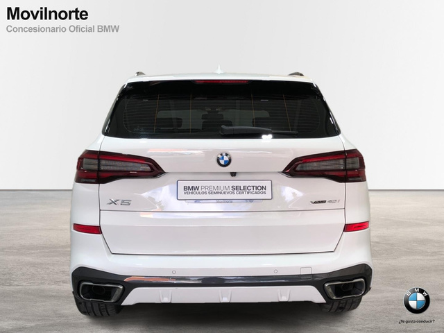 BMW X5 xDrive40i color Blanco. Año 2022. 250KW(340CV). Gasolina. En concesionario Movilnorte El Plantio de Madrid