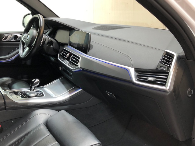 BMW X5 xDrive40i color Blanco. Año 2022. 250KW(340CV). Gasolina. En concesionario Movilnorte El Plantio de Madrid