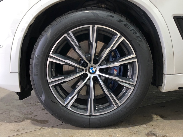 BMW X5 xDrive40i color Blanco. Año 2022. 250KW(340CV). Gasolina. En concesionario Movilnorte El Plantio de Madrid