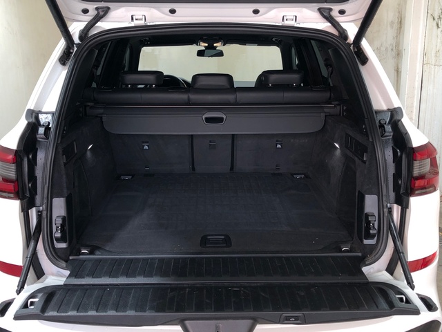 BMW X5 xDrive40i color Blanco. Año 2022. 250KW(340CV). Gasolina. En concesionario Movilnorte El Plantio de Madrid