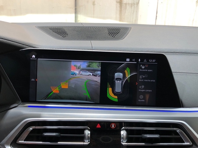 BMW X5 xDrive40i color Blanco. Año 2022. 250KW(340CV). Gasolina. En concesionario Movilnorte El Plantio de Madrid